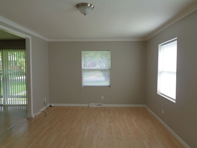 Foto del edificio - 4800 Crestmont Dr