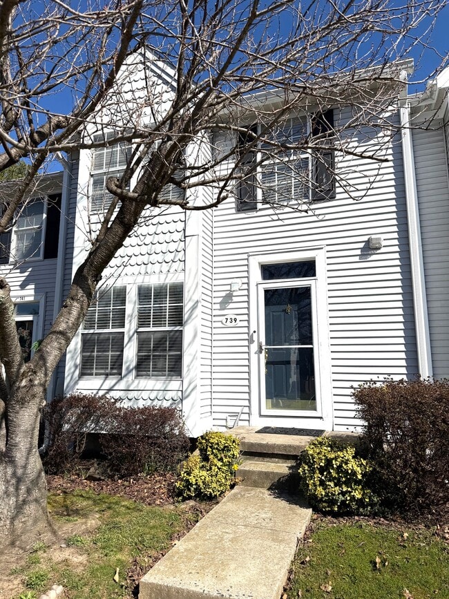 Building Photo - 739 Orley Pl