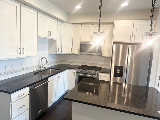 Foto del edificio - Modern 2-bed, 2-bath Townhome in Shoreline.