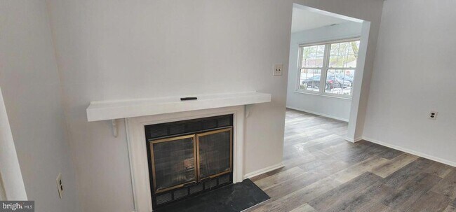 Building Photo - 73 Center Ln