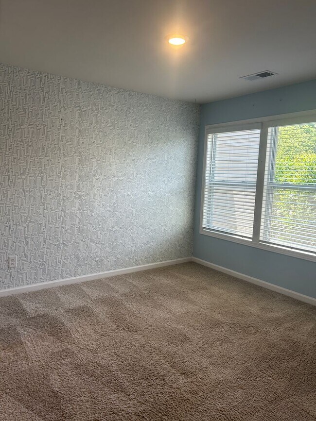 Building Photo - Modern Fountain Park Townhome with Open Floor Plan & 9’ Ceilings