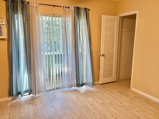 Building Photo - 39 Waltham B