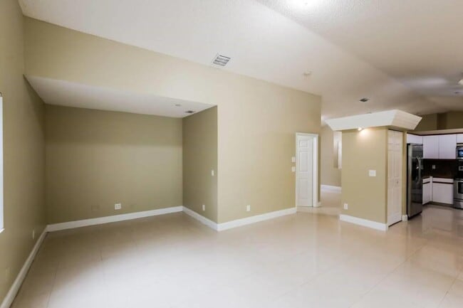 Foto del edificio - 20241 NW 8th St