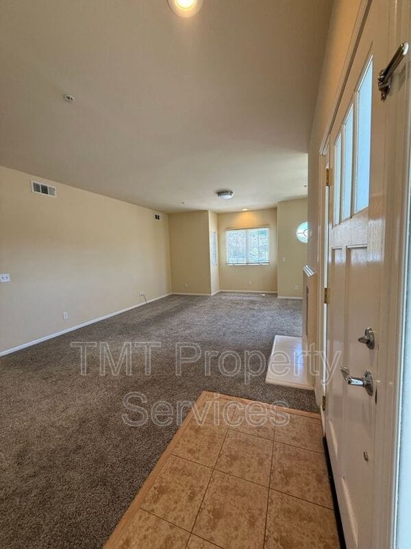 Foto del edificio - 595 Ave of Flags