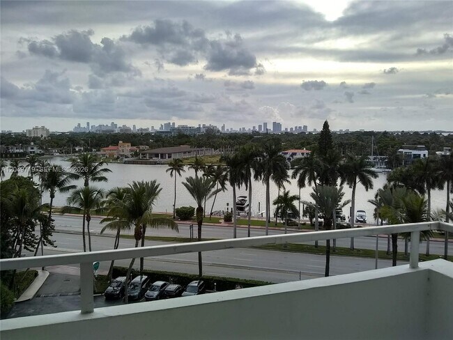 Building Photo - 5161 Collins Ave