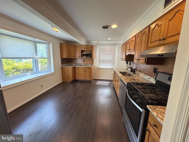 Building Photo - 721 Crabb Ave