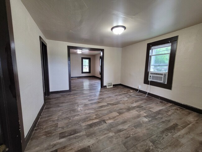 Foto del edificio - 216 W Foster St