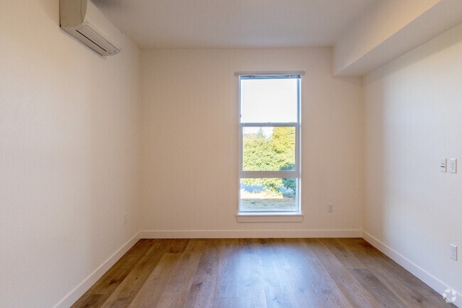 2BR, 1BA - 890SF - Monroe Commons