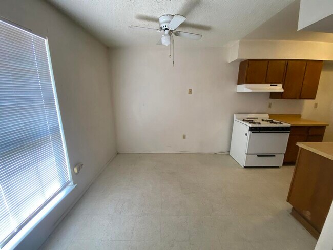 Foto del edificio - 1905 Karen Sue Pl