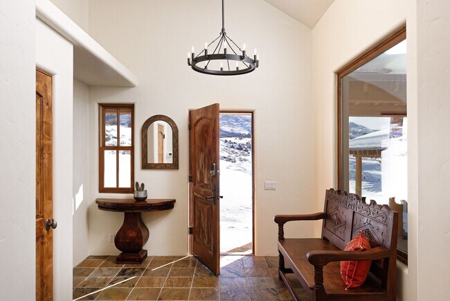 Foto del edificio - 661 Green Meadow Dr