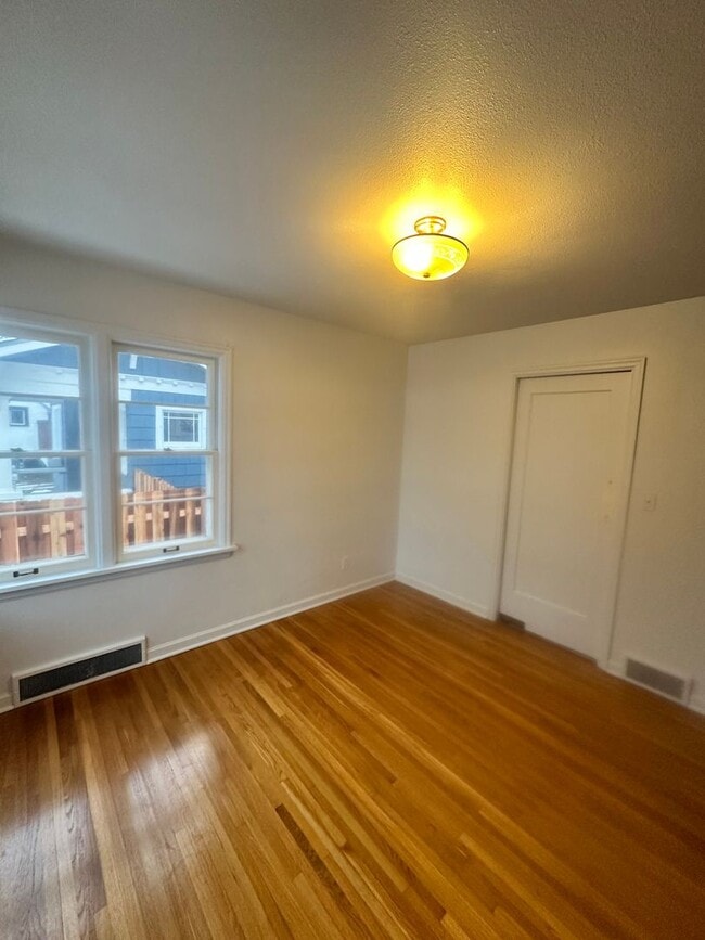 Building Photo - Adorable South HIll Home!