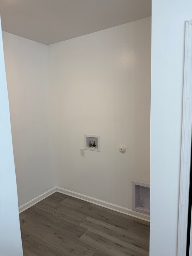 Gancho para lavadora y secadora - 1300 W Main St