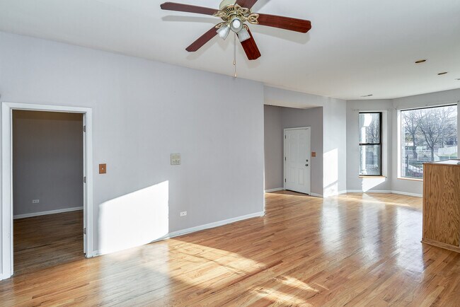 Building Photo - 4432 S Prairie Ave