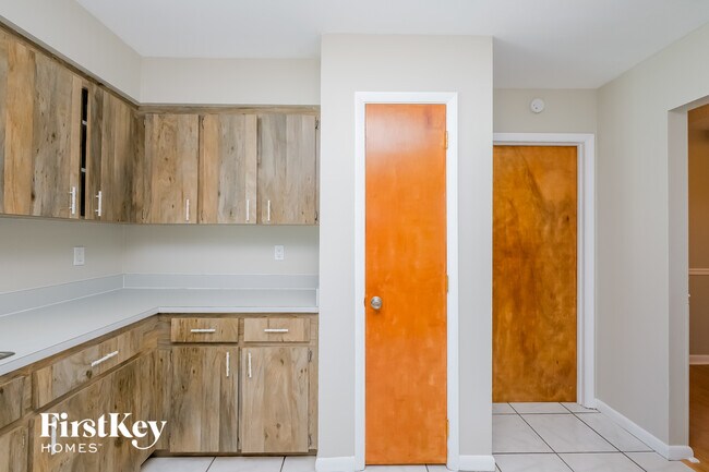 Foto del edificio - 2416 Timbercreek Loop W