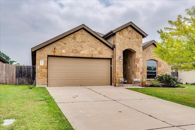 Foto del edificio - 430 Dragon Ridge Rd