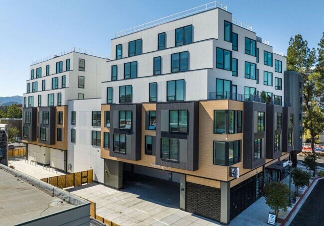 Foto del edificio - 1380 N California Blvd