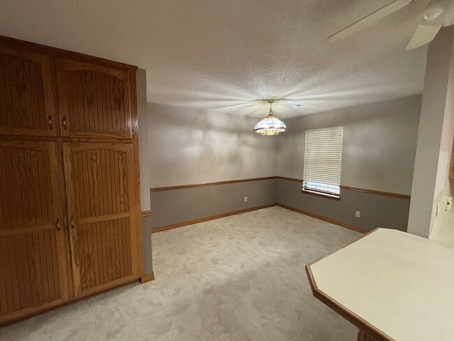 Foto del edificio - Welcome to your dream home in the heart of Russellville, AR.