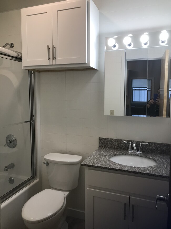 Baño - Franklin Apartments