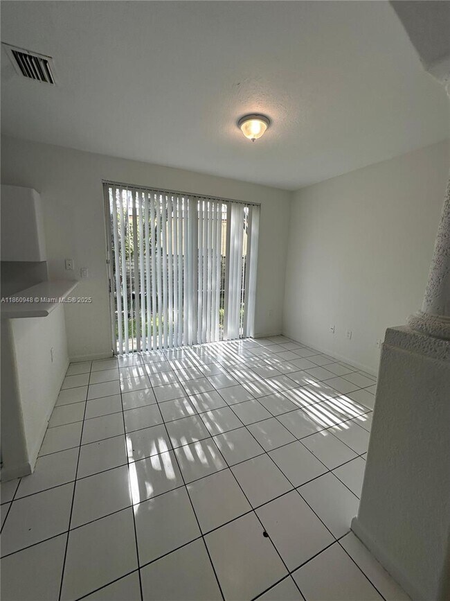 Foto del edificio - 2438 SE 14th Ave