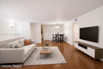 Building Photo - 102 Gardens Dr