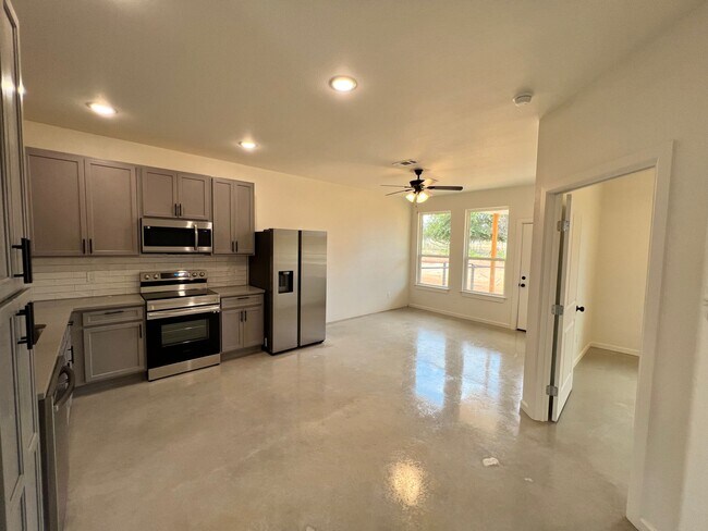 Foto del edificio - 2232 J E Woody Rd