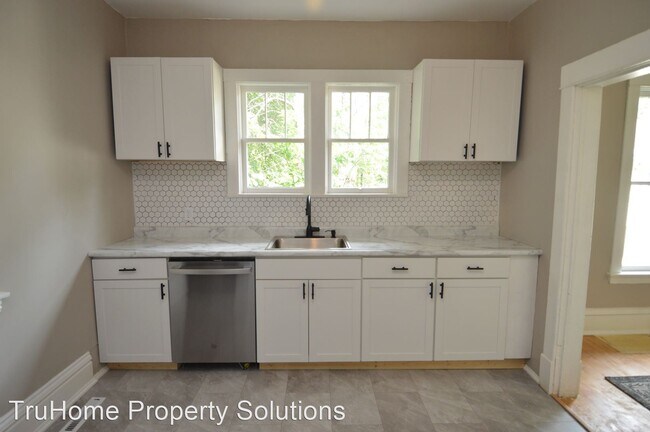 Building Photo - 2 br, 1 bath House - 611 Walsh St