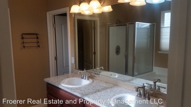 Foto del edificio - 985 Brinley Ln