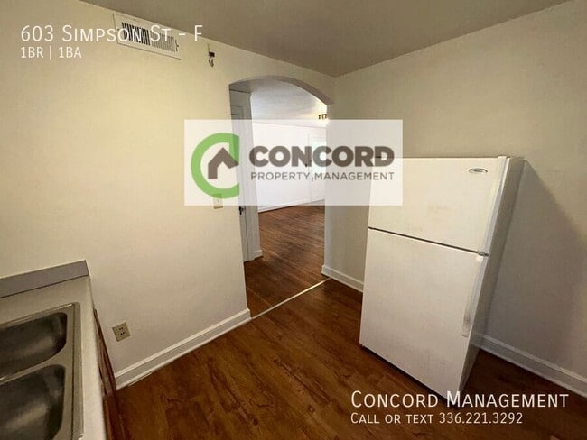 Building Photo - 603 Simpson St