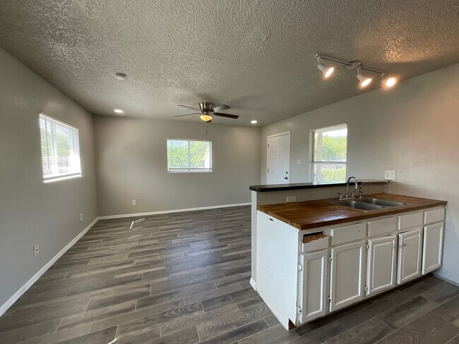 Building Photo - 2319 Observation Dr