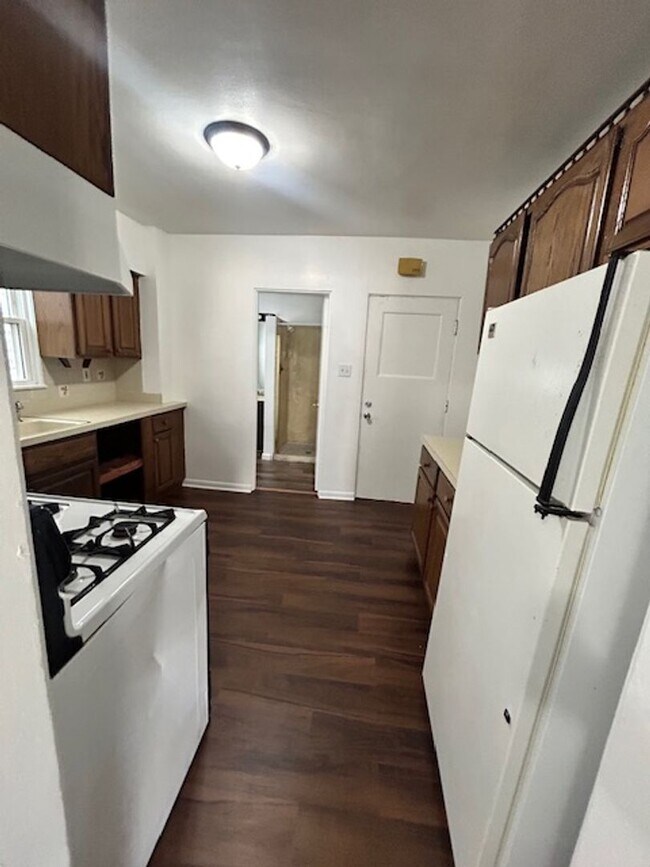 Building Photo - 912