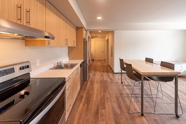 Foto del edificio - 7000 Campus Living