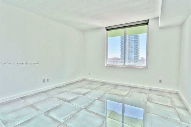 Building Photo - 325 S Biscayne Blvd