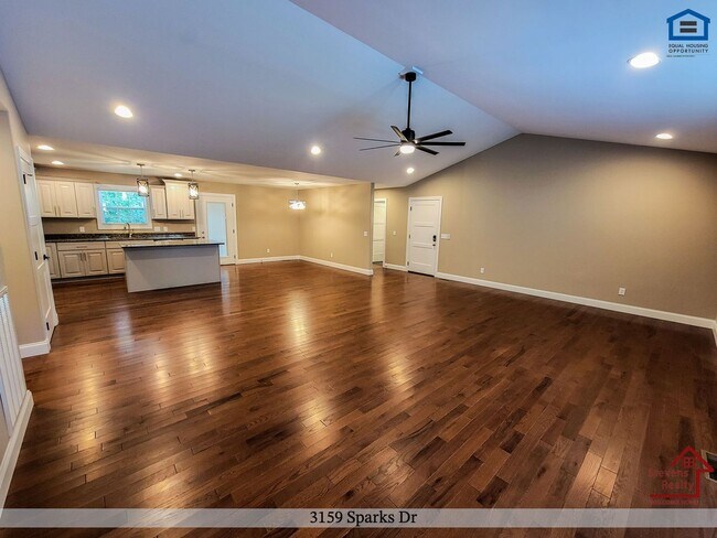 Foto del edificio - 3159 Sparks Dr