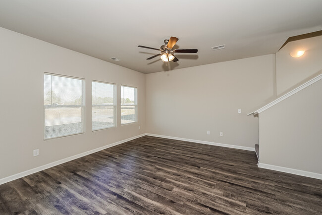 Building Photo - 3 Bedroom in Tucker Farms