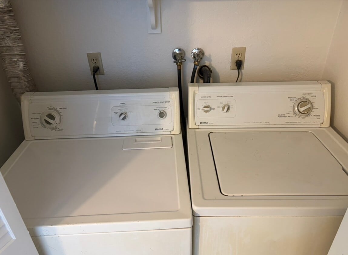 Washer & dryer in unit - 4161 Hathaway Ave