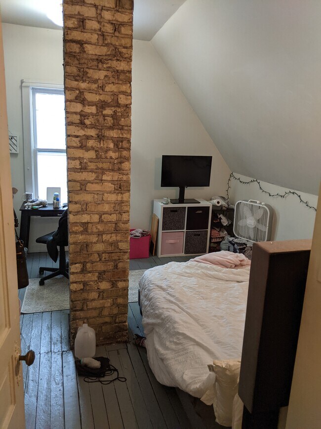 Estudio o dormitorio - 1927 E Newberry Blvd