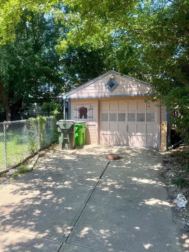 Building Photo - 23861 Colbourne Rd