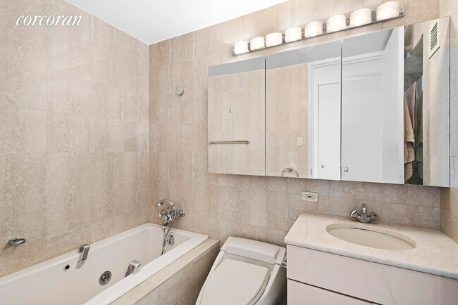 Foto del edificio - 160 W 66th St