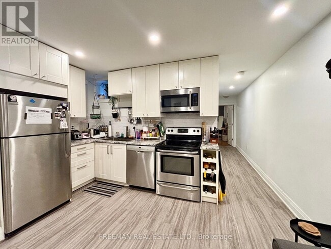 Building Photo - 340 Howland Ave