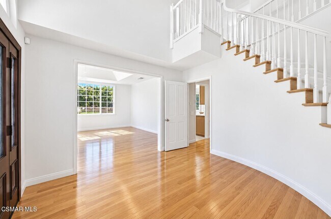 Foto del edificio - 5801 Middle Crest Dr