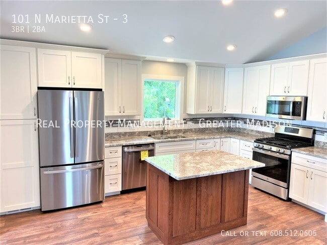 Foto del edificio - New Construction luxury end unit townhome ...