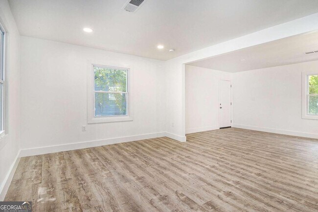 Foto del edificio - 1317 Redford Dr SE
