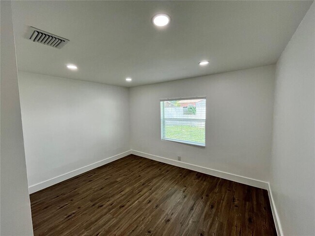 Foto del edificio - 2854 SW 4th Pl
