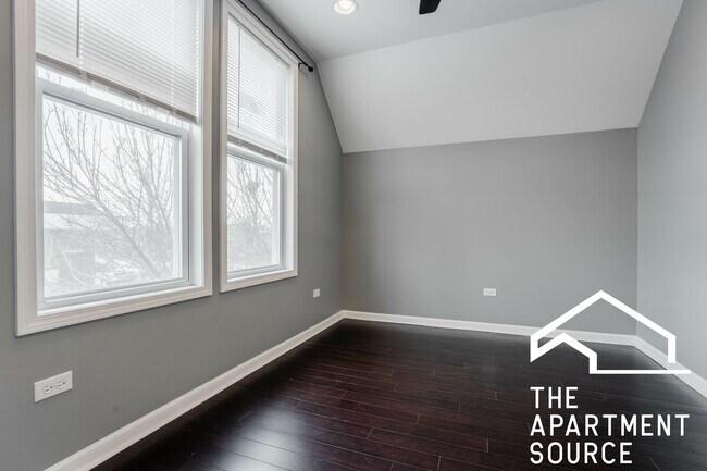 Foto del edificio - 3510 W Irving Park Rd