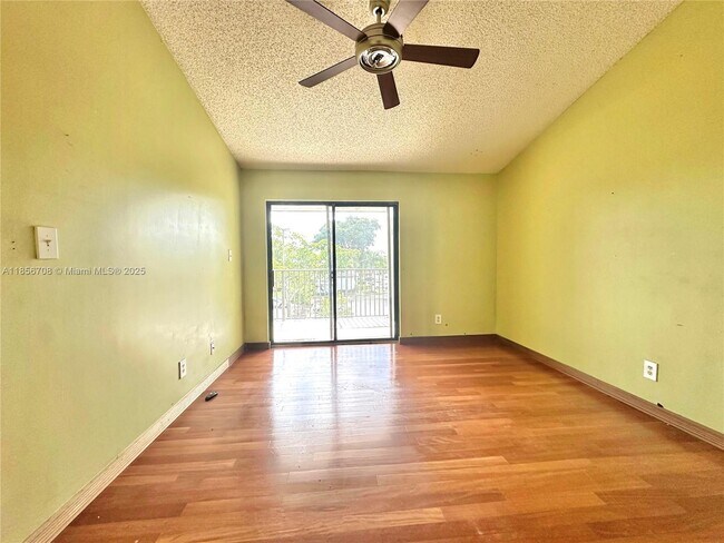 Foto del edificio - 530 S Park Rd