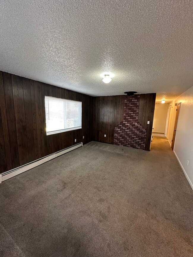 Building Photo - EM1304