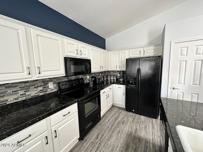 Foto del edificio - 22834 N 24th Pl