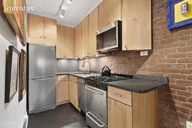 Building Photo - 120 W 82nd St