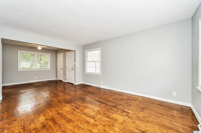 Building Photo - 612 Marguerite Dr NW