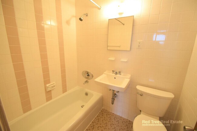 Foto del edificio - 172 N Beacon St